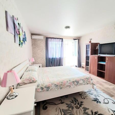 Ferienwohnung 1 Комнатная На Позняках Kiew Exterior foto
