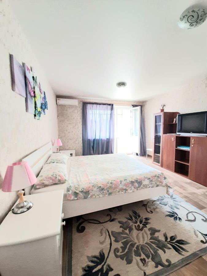 Ferienwohnung 1 Комнатная На Позняках Kiew Exterior foto