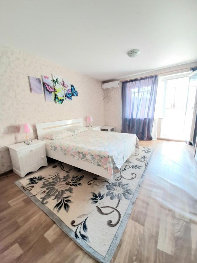 Ferienwohnung 1 Комнатная На Позняках Kiew Exterior foto